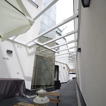 8room
