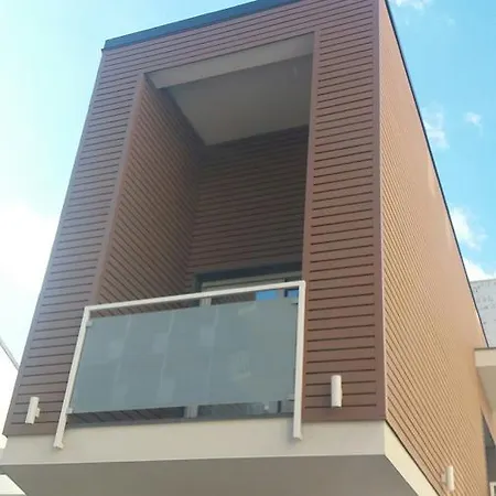 8room 4* Katanya