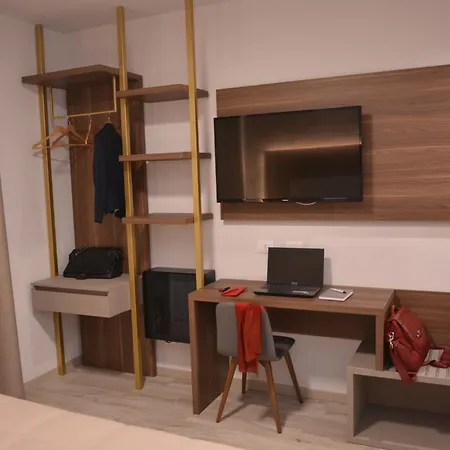 8room Szálloda