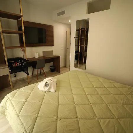 8room 3* Catania