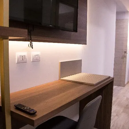 8room 4* Katanya