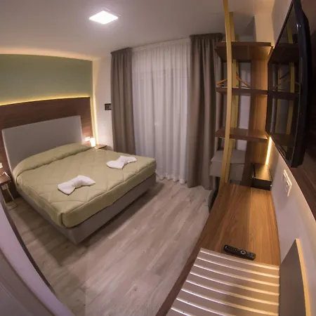 8room 4* Catania