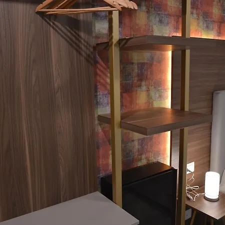 8room Hotell 4*