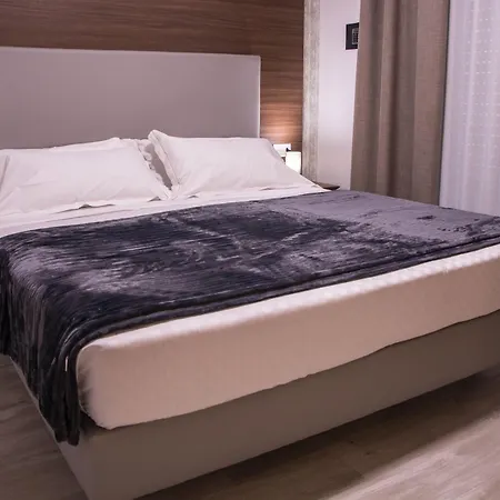8room Hotell CTA