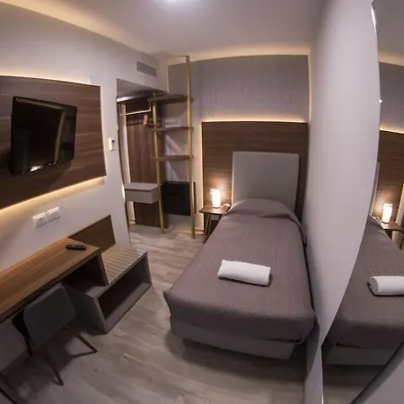 8room Hotell