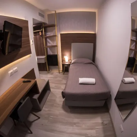 8room Ξενοδοχείο Κατάνια
