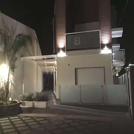 8room Hotel 3*