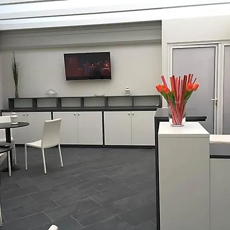 8room Catania