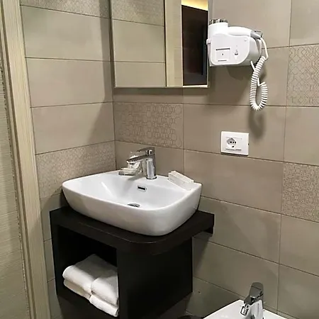 8room カターニア
