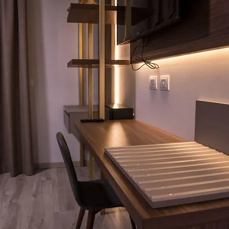 8room Hotel