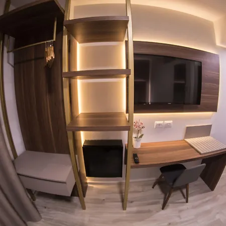 8room 3* Catânia