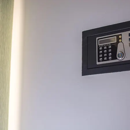 Ξενοδοχείο 8room