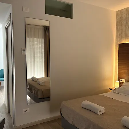 8room Hotel