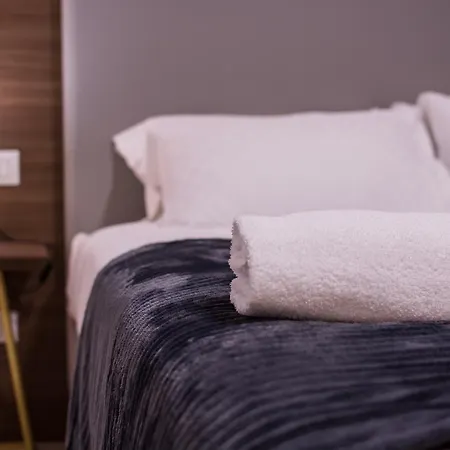8room Catania