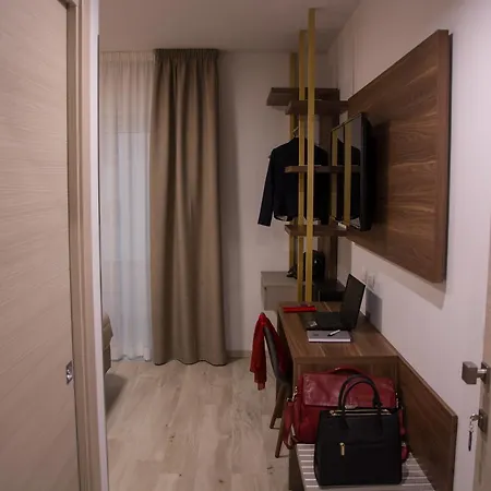 Hotel 8room 4*