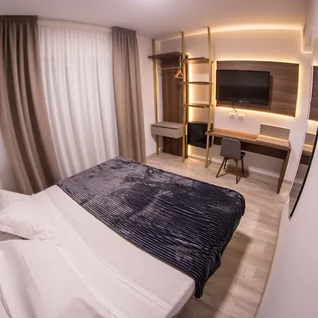 Hotell 8room