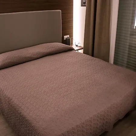 Hotell 8room 4*