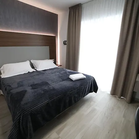 8room Catania