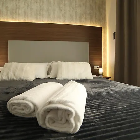 8room Hotel 3*
