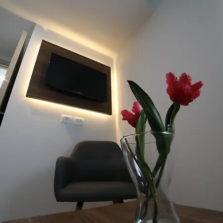 8room 4* Catania